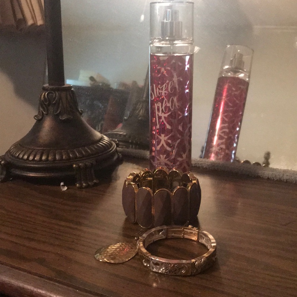 Bracelet la and earrings